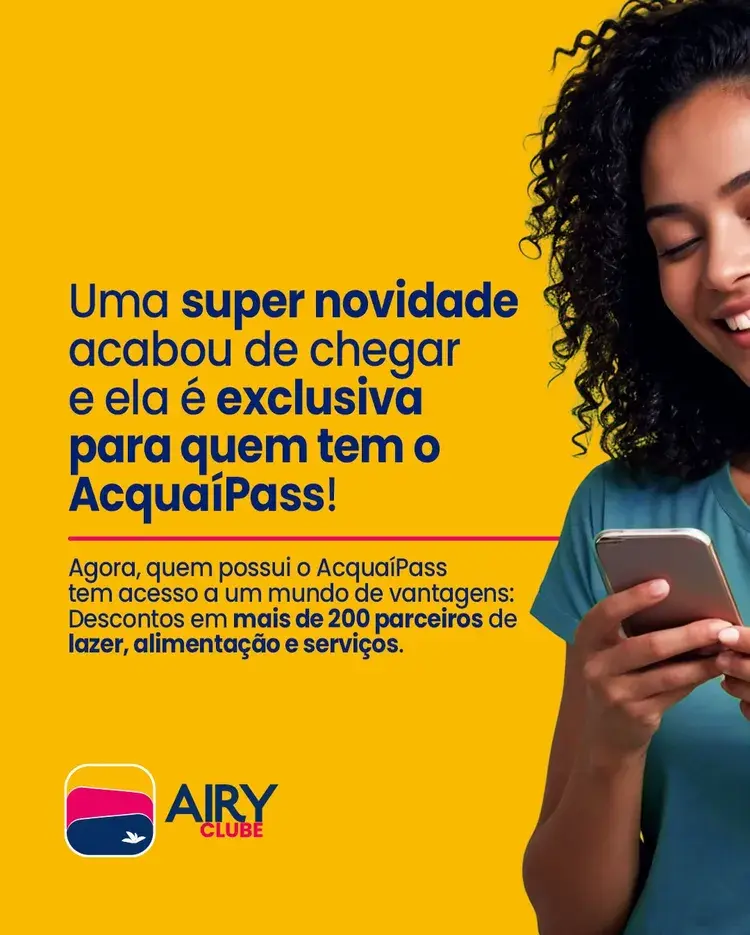 Imagem promocional do Acquaí Park destacando o AcquaíPass com uma mulher sorrindo enquanto usa seu celular. O fundo é amarelo e destaca ofertas exclusivas apenas para os membros do AcquaíPass.