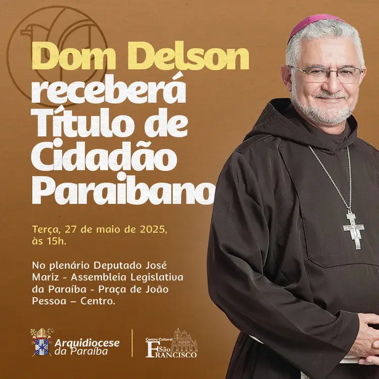 Arte com fundo em tom marrom claro apresentando Dom Delson, vestido com hábito franciscano, recebendo o Título de Cidadão Paraibano. Data: 27 de maio de 2025, às 15h, na Assembleia Legislativa da Paraíba, em João Pessoa.